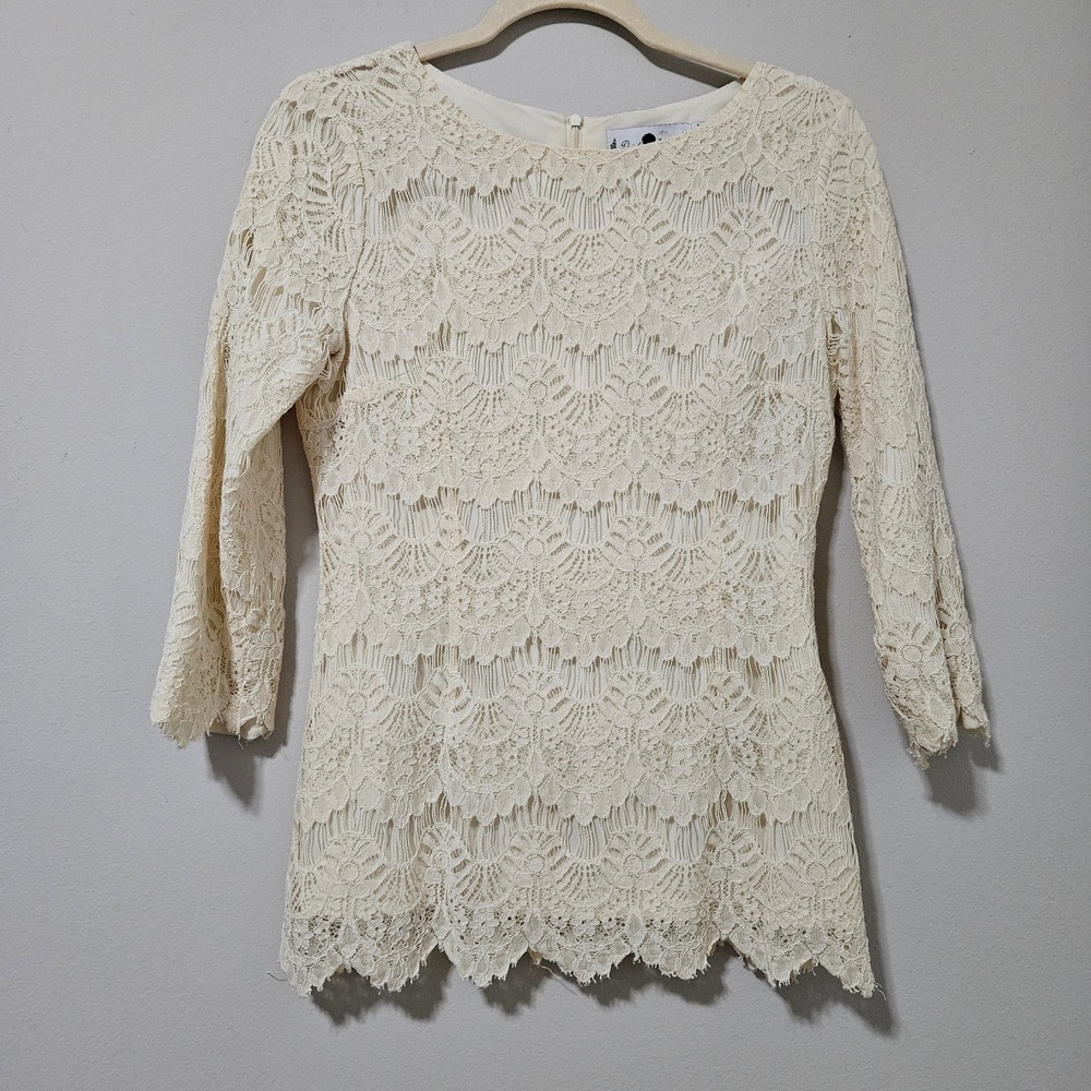 Dainty Jewell's Cream Floral Lace Modest Blouse 3/4 Sleeve‎ Scalloped Hem Medium